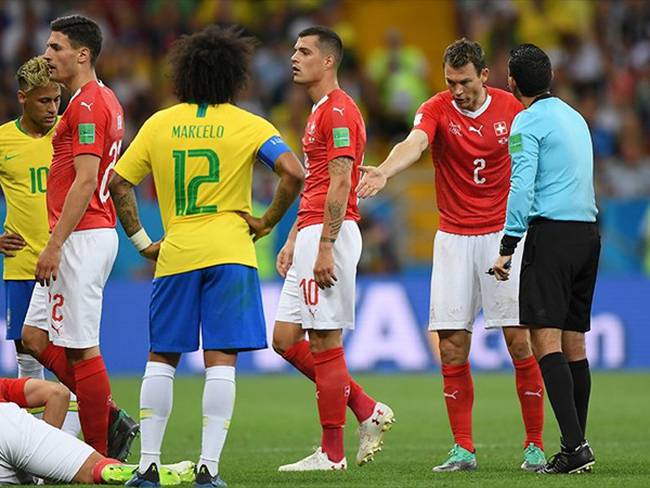 Polémico arbitraje durante el partido Brasil vs Suiza. Foto: W Deportes