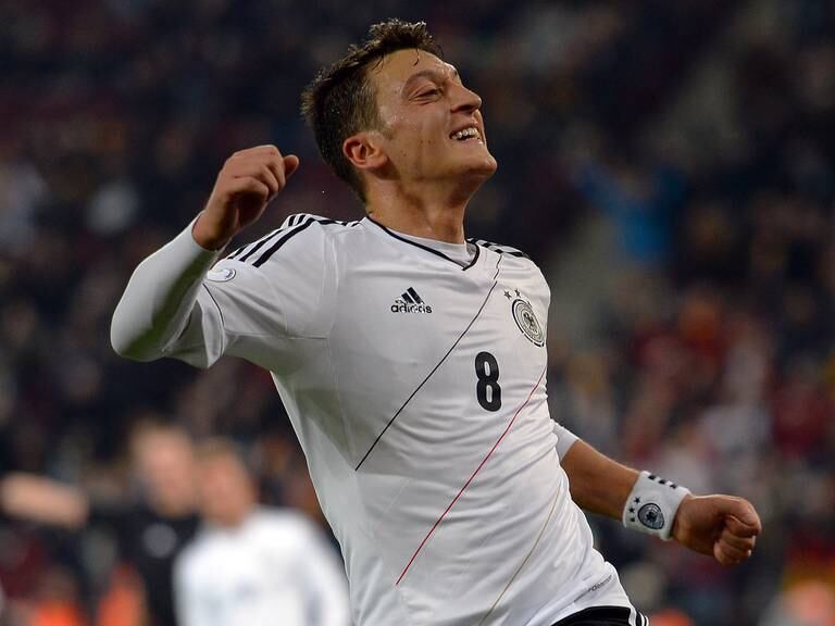 Mesut Ozil anunció su retiro del futbol