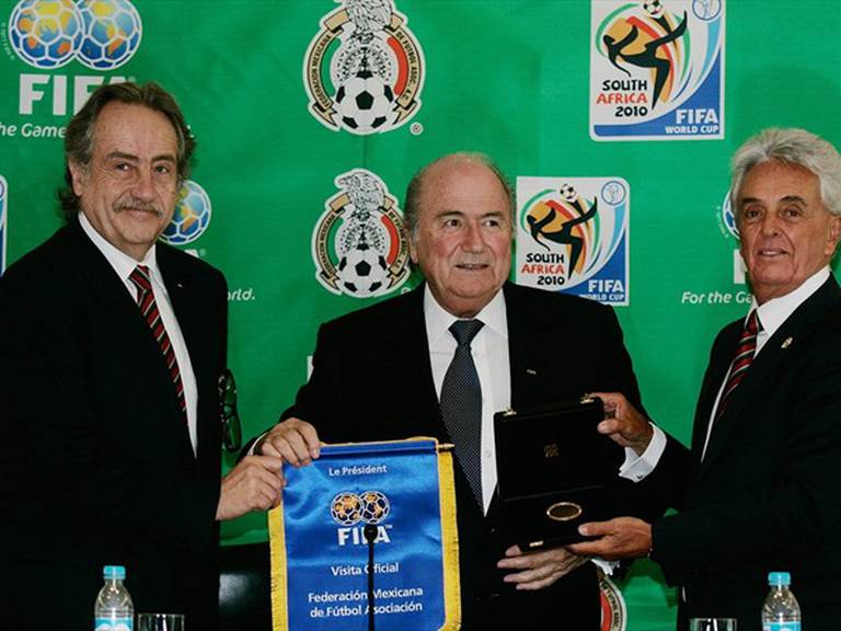 Decio, Blatter y Justino Compeán. Foto: Getty Images