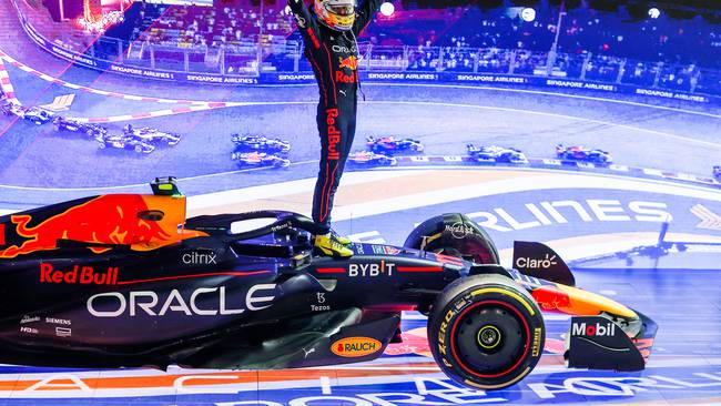 Checo Pérez hace historia en el GP de Singapur al quedar en primer lugar