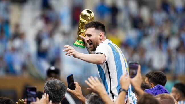 Messi levantando la Copa del Mundo