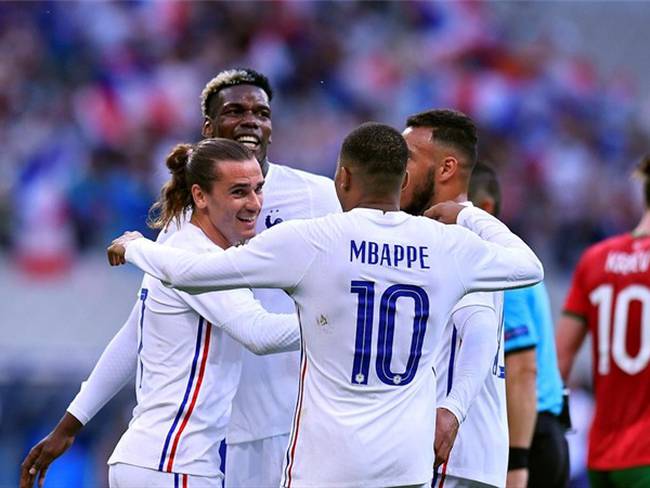 Francia y España con 16 debutantes ganan. Resumen Fecha FIFA