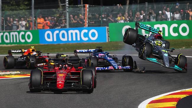 Lewis Hamilton salió volando en el toque con Alonso