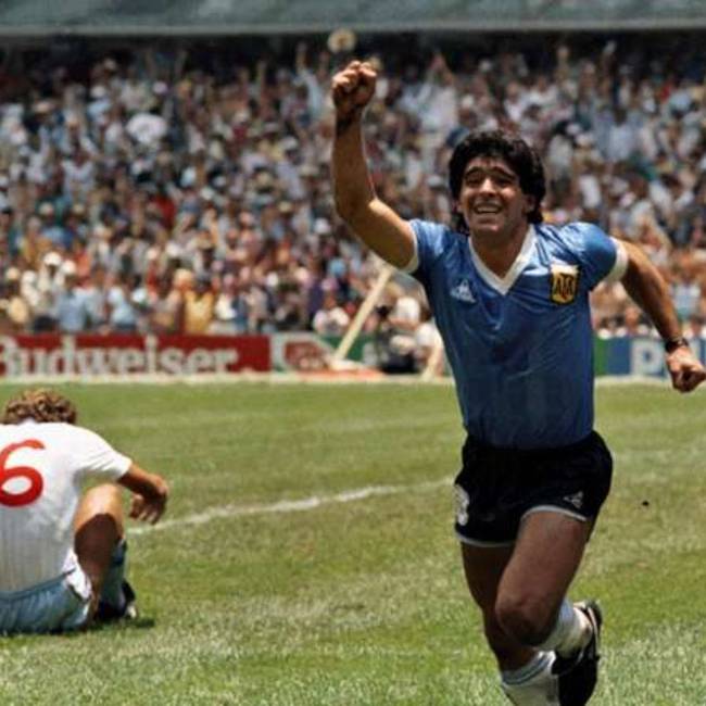 Maradona hizo sus dos goles más icónicos con una playera pirata