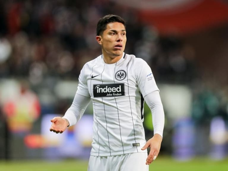 Carlos Salcedo jugará 4 años más con el Frankfurt. Foto: Getty Images