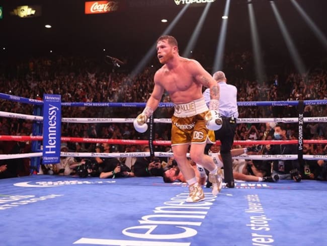 Canelo Álvarez coquetea con el Azteca