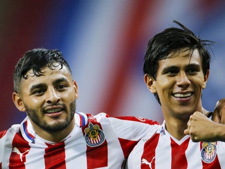 Alexis Vega y JJ Macías Chivas. Foto: Mexsport