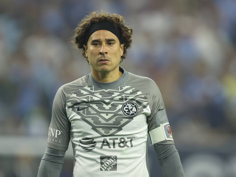 Guillermo Ochoa se alista para el juego ante el Real Madrid