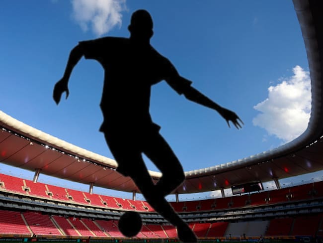 El defensor que ya tiene las maletas listas para sacudir el vestidor de Chivas