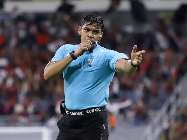 Árbitro que pitará el América vs Tigres fue medallista olímpico, médico y militar