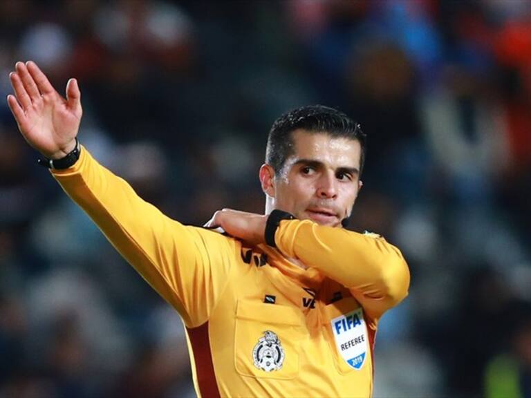 Fernando Hernández árbitro. Foto: Getty Images