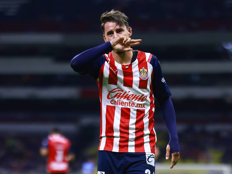 MEXICO CITY, MEXICO - APRIL 16: Cristian Calderon of Chivas celebrates after scoring his team’s first goal during the 14th round match between Cruz Azul and Chivas as part of the Torneo Grita Mexico C22 Liga MX at Azteca Stadium on April 16, 2022 in Mexico City, Mexico. (Photo by Hector Vivas/Getty Images)