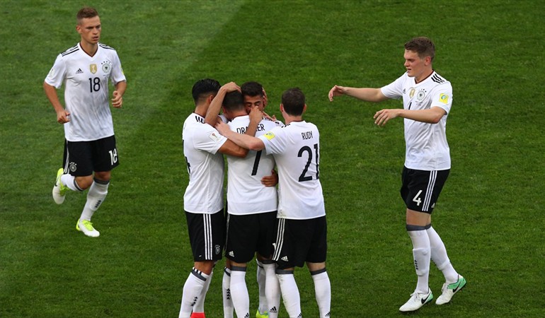 Alemania festeja uno de sus goles ante Camerún. Foto: Getty Images