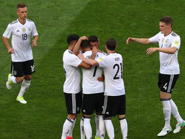 Alemania festeja uno de sus goles ante Camerún. Foto: Getty Images