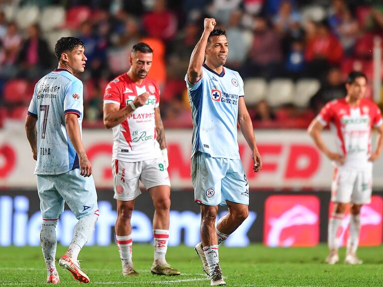 Cruz Azul sale del sótano, tras derrotar 1-3 a Necaxa