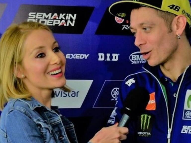 Reportera le hace una propuesta indecorosa a Valentino Rossi