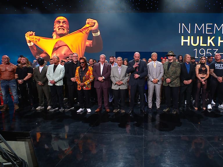 El emotivo y desgarrador homenaje de la WWE a Hulk Hogan en SmackDown VIDEO