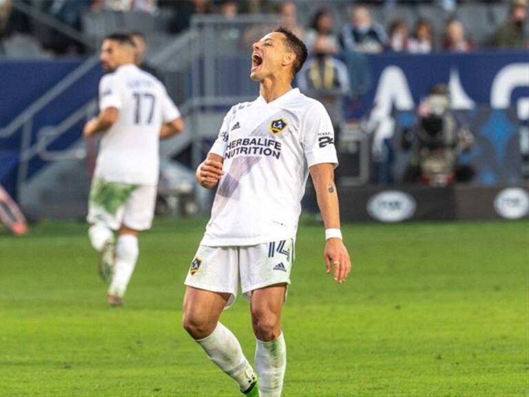 Chicharito marcó 2 goles pero poco le sirvió a su equipo. Foto: getty