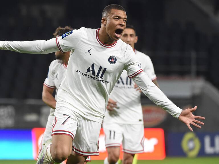 Paris Saint-Germain's French forward Kylian Mbappe (C) celebrates scoring his team's first goal during the French L1 football match between Angers SCO and Paris Saint-Germain at the Raymond-Kopa Stadium in Angers, north-western France on April 20, 2022. (Photo by JEAN-FRANCOIS MONIER / AFP) (Photo by JEAN-FRANCOIS MONIER/AFP via Getty Images)
