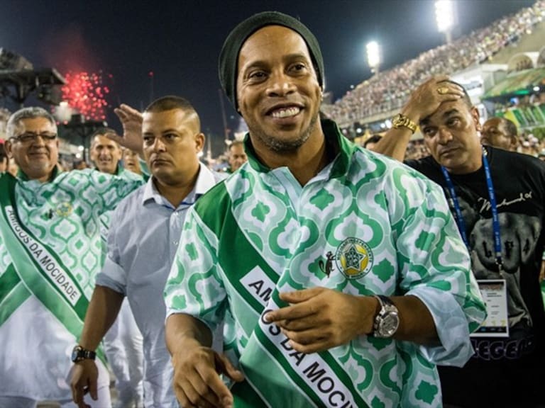 Ronaldinho fue marcado en su carrera por el amor a la fiesta. Foto: Getty Images