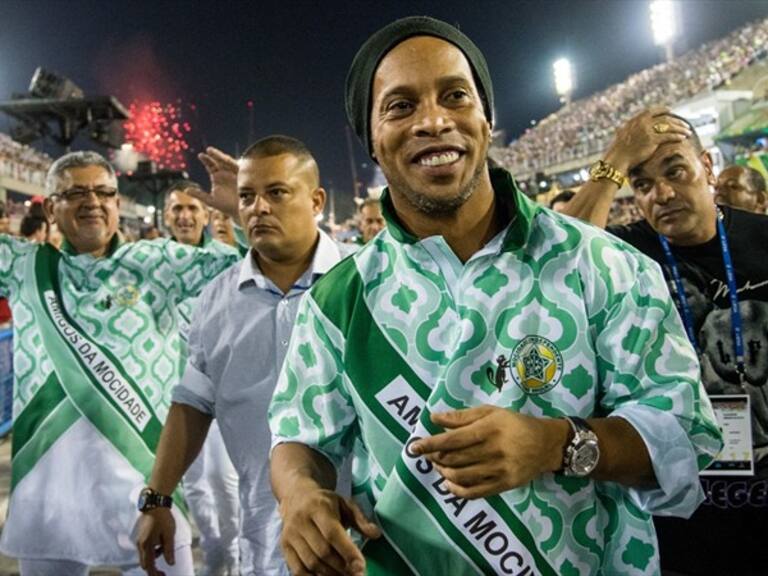 Ronaldinho fue marcado en su carrera por el amor a la fiesta. Foto: Getty Images