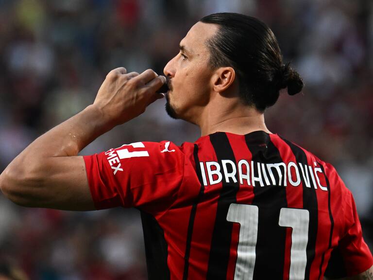 Zlatan Ibrahimovic of AC Milan celebrates at the end of the Serie A football match between US Sassuolo and AC Milan at Citta del Tricolore stadium in Reggio Emilia (Italy), May 22th, 2022. (Photo by Elianto/Mondadori Portfolio via Getty Images)