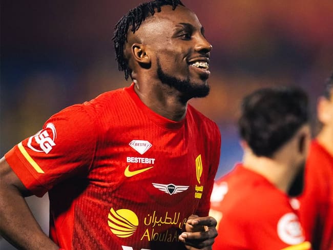 Julián Quiñones brilla en Arabia: supera a Cristiano Ronaldo y pelea por el liderato de goleo