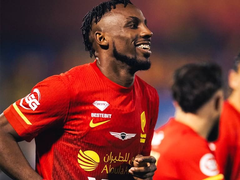 Julián Quiñones brilla en Arabia: supera a Cristiano Ronaldo y pelea por el liderato de goleo