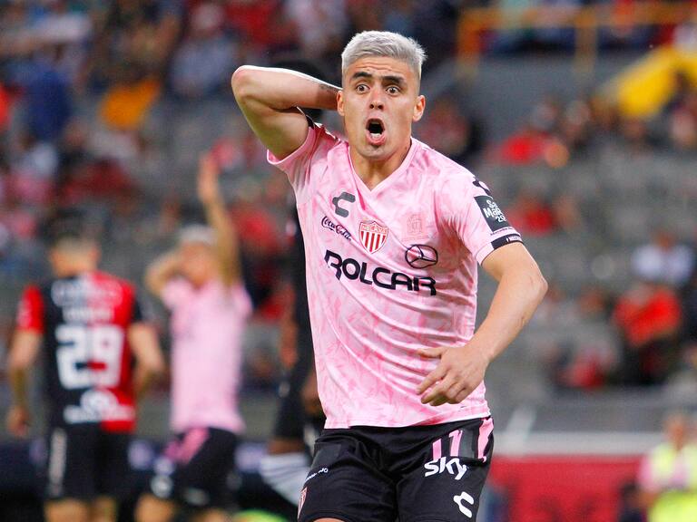 GUADALAJARA, MEXICO - APRIL 12: Brian Fernandez of Necaxa reacts during the 14th round match between Atlas and Necaxa as part of the Torneo Clausura 2019 Liga MX at Jalisco Stadium on April 12, 2019 in Guadalajara, Mexico. (Photo by Oscar Meza/Jam Media/Getty Images)