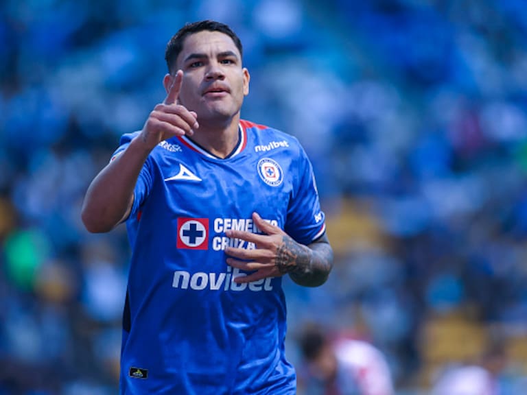 Palavecino y el Toro Fernández firman la quinta victoria al hilo de Cruz Azul ante San Luis