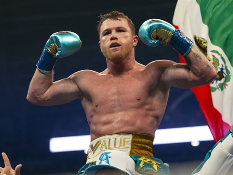 Canelo unificó los 4 títulos supermedianos del boxeo profesional. Foto: mexsport