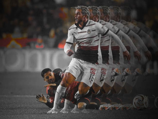 Cade Cowell se comió dos goles en su debut con Chivas y le llueven críticas