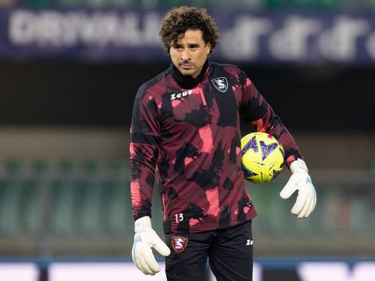 Guillermo Ochoa se fue a la banca