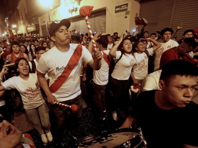 Afición de Perú festejando. Foto: Getty Images
