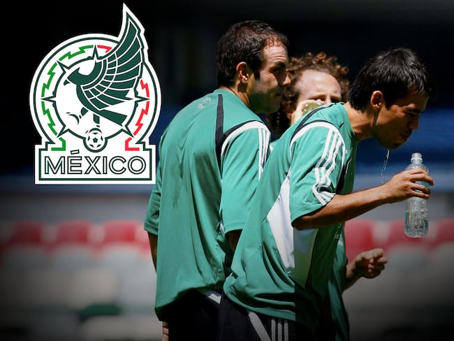 Pavel Pardo tira contra Cuauhtémoc Blanco por el Mundial del 2006