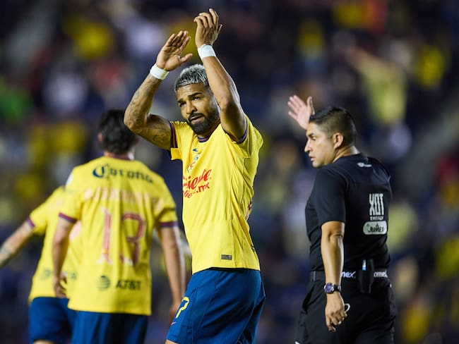 América vence a Toluca con doblete del Búfalo Aguirre y sueña con las Semifinales