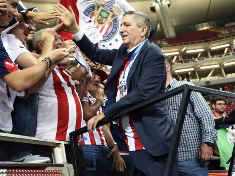 Jorge Vergara con la afición. Foto: Getty