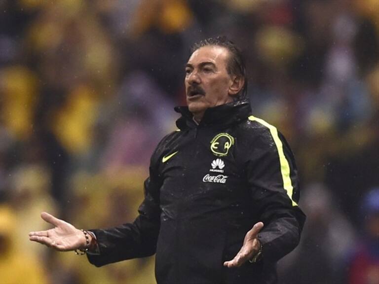 Ricardo La Volpe en un partido . Foto: Getty Images