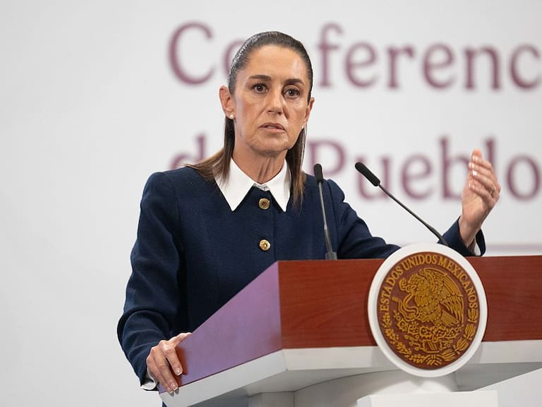 Claudia Sheinbaum le responde al 'Chicharito'