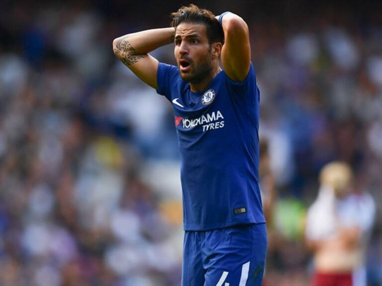 Cesc Fábregas se lamenta tras la expulsión. Foto: Getty