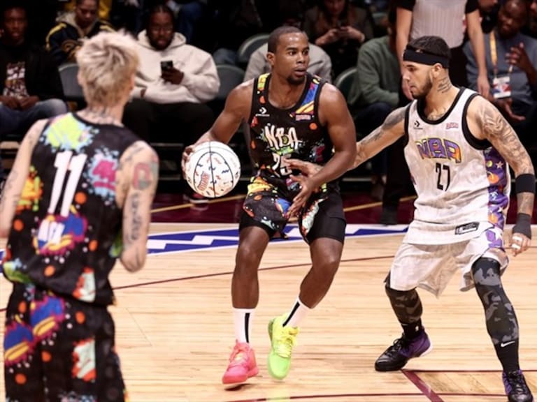 Alex Toussaint frente a Anuel. Foto: Getty