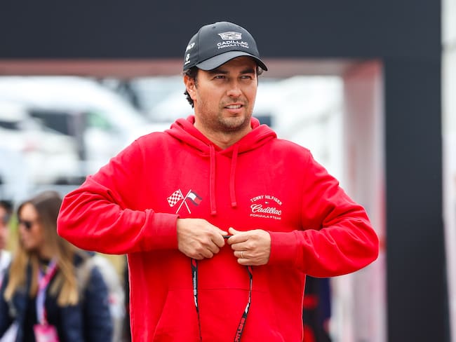 Checo Pérez mantuvo una discusión con Russell: “¿Qué está haciendo este idiota?"