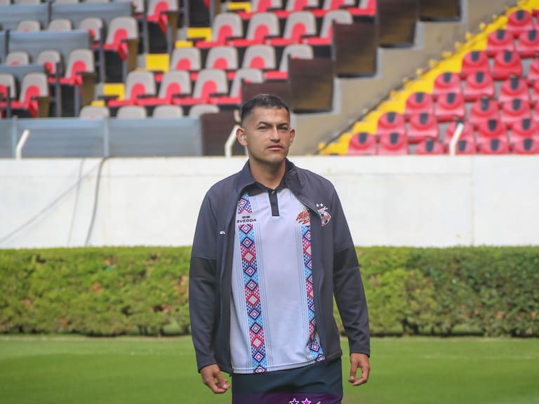 Noel Lagos con Alebrijes