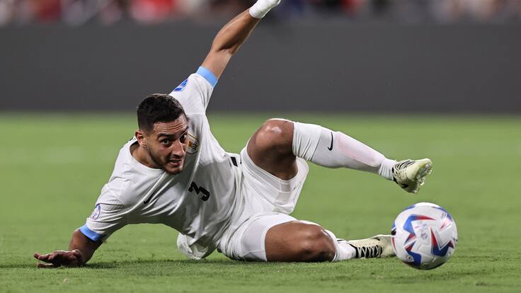Sebastián Cáceres enciende las alarmas en América; salió a los 2 minutos del juego de Uruguay