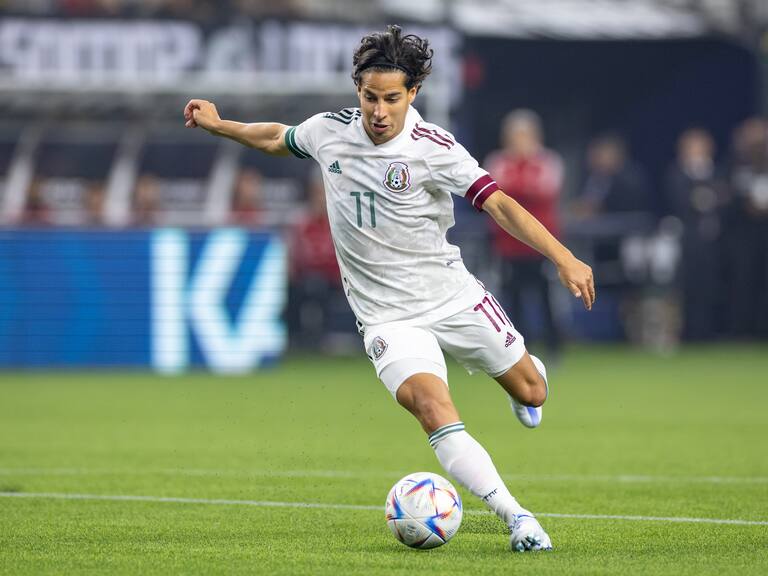 Diego Lainez no ha tenido muchos minutos este año