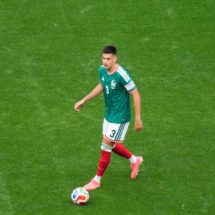 César Montes es pretendido por Cruz Azul: ¡Ya habría negociaciones!