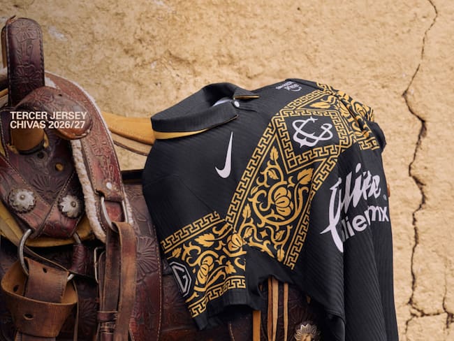 Chivas lanza su tercer uniforme en homenaje a la tradición de la charrería