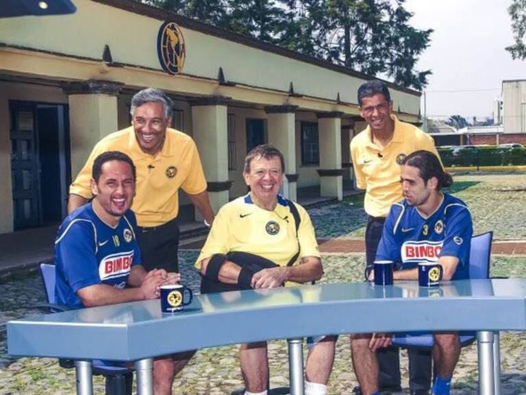 Chabelo con jugadores del América