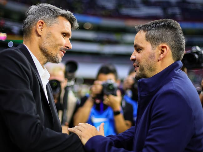 VIDEO: momento exacto en el que Tano Ortiz le rompe su playera a Larcamón