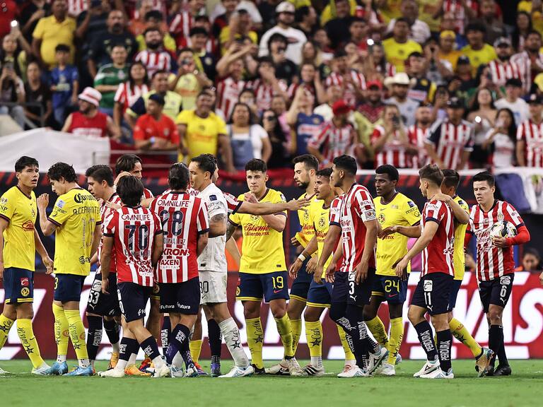 Las Águilas del América vuelan sobre Chivas en un Clásico Nacional picante en Houston, Texas